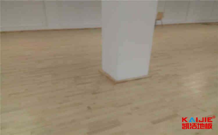 專用體育場(chǎng)木地板怎么安裝