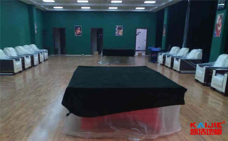 青海楓木體育地板價(jià)格是多少