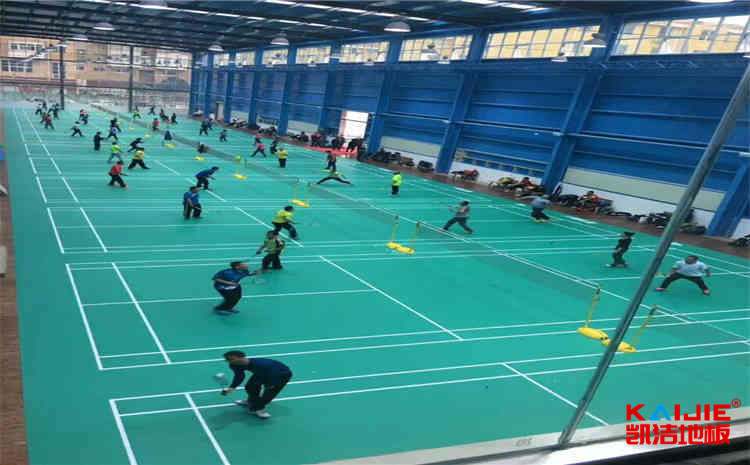 松木籃球館木地板怎么維修？