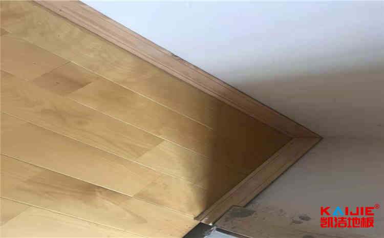 硬木企口羽毛球館木地板多少錢(qián)一平米？