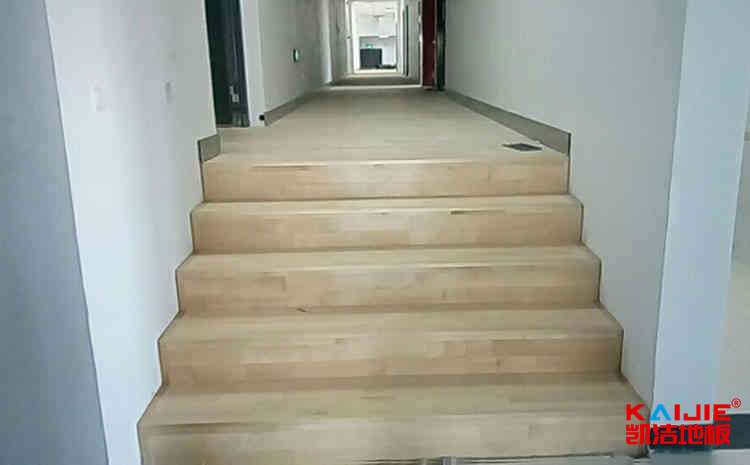 籃球場(chǎng)實(shí)木地板