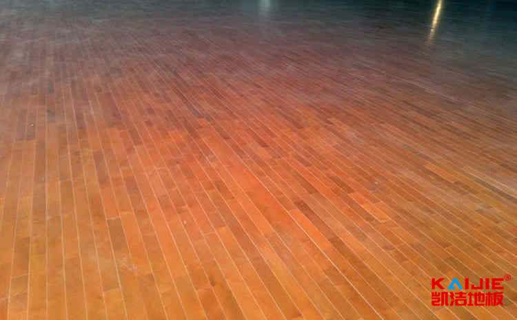 浙江楓樺木體育地板廠商