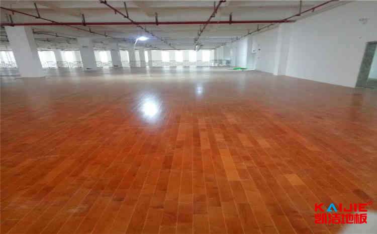 柞木籃球場實木地板批發(fā)
