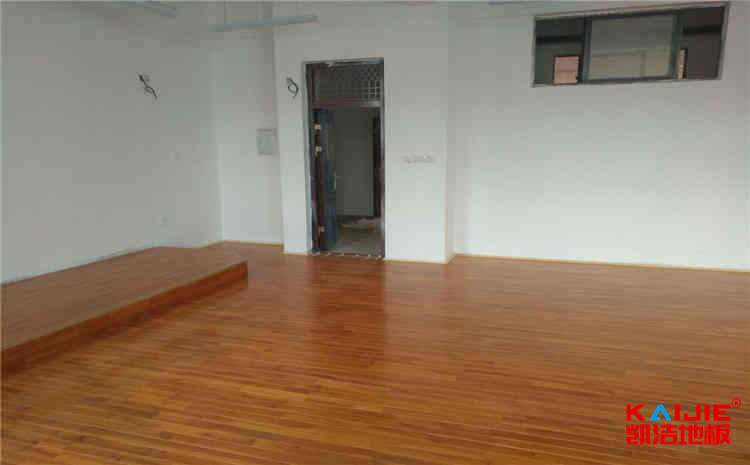 楓樺木實木運動地板造價是的多少？