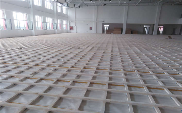 山東菏澤小學(xué)室內(nèi)籃球場木地板