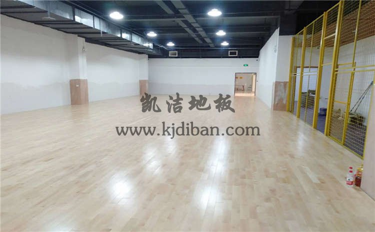 江蘇鹽城銳鶴青少年籃球俱樂部木地板項(xiàng)目