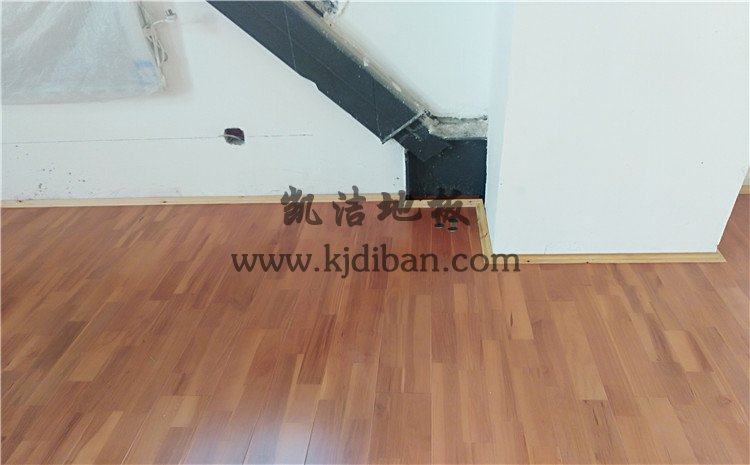 河北唐山蘆臺(tái)農(nóng)場(chǎng)廠部中小學(xué)體育館木地板