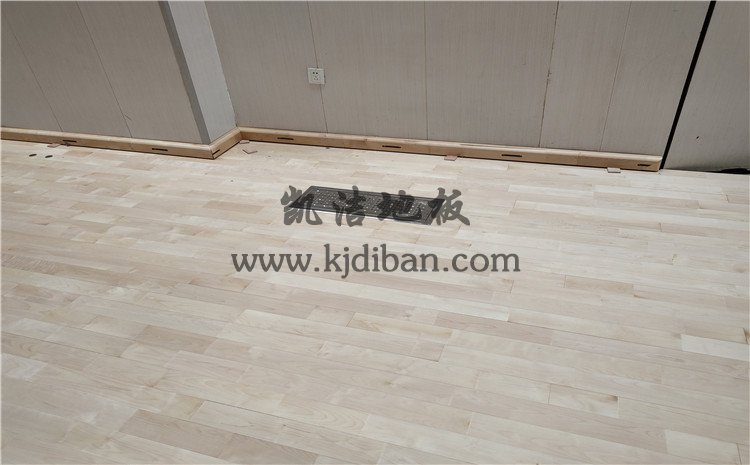 北京回龍觀(guān)育新學(xué)?；@球館木地板