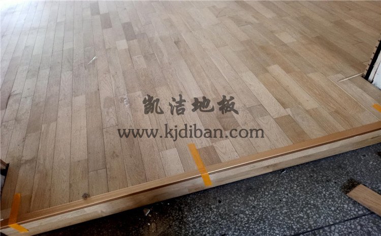 山西運(yùn)城財(cái)經(jīng)學(xué)校羽毛球館木地板項(xiàng)目-凱潔實(shí)木運(yùn)動(dòng)地板