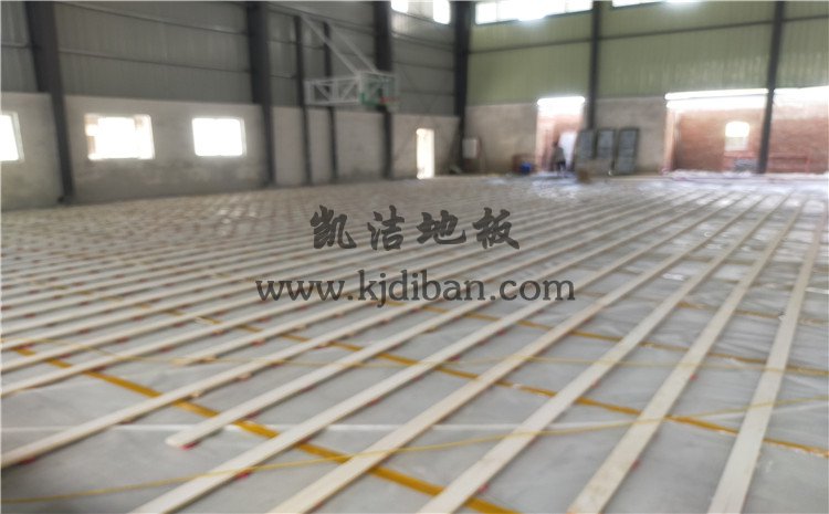 廣東省江門市開平市尋夢(mèng)籃球館運(yùn)動(dòng)木地板——?jiǎng)P潔運(yùn)動(dòng)木地板