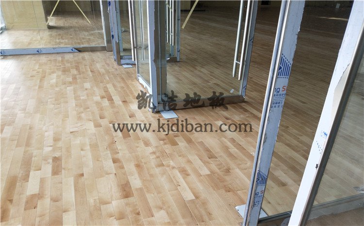 陜西神木第*高級中學(xué)體育館實木運動地板案例——凱潔實木運動地板廠家