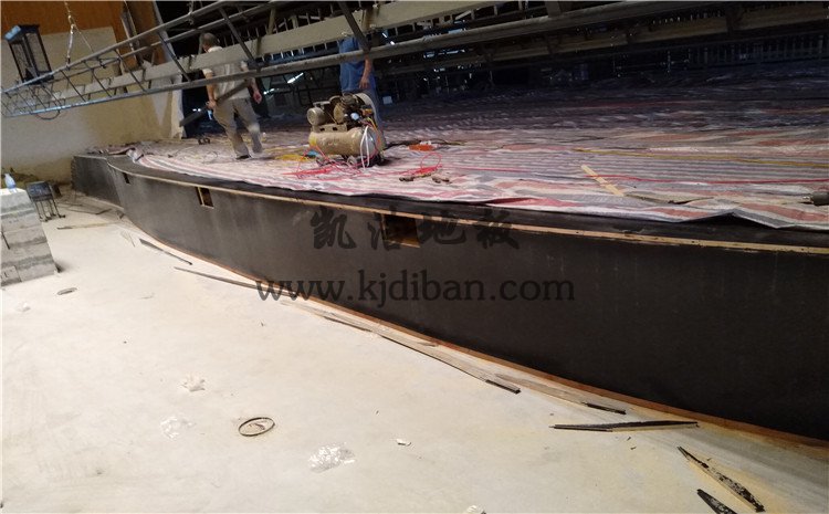 四川省樂山市沙灣區(qū)銅河廣場(chǎng)劇院舞臺(tái)實(shí)木運(yùn)動(dòng)地板案例—?jiǎng)P潔實(shí)木運(yùn)動(dòng)地板廠家