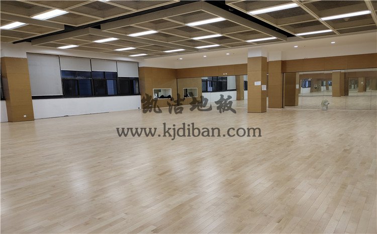 凱潔杭州高級(jí)中學(xué)錢(qián)江校區(qū)形體房木地板項(xiàng)目-凱潔實(shí)木運(yùn)動(dòng)地板廠家