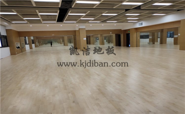 凱潔杭州高級(jí)中學(xué)錢(qián)江校區(qū)形體房木地板項(xiàng)目-凱潔實(shí)木運(yùn)動(dòng)地板廠家