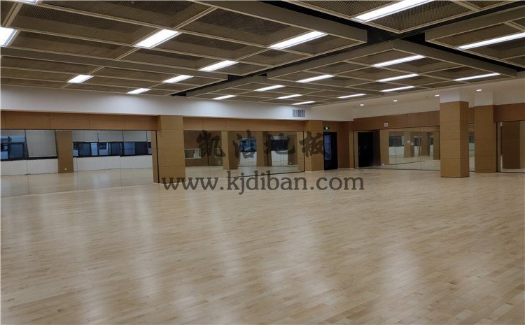 凱潔杭州高級(jí)中學(xué)錢(qián)江校區(qū)形體房木地板項(xiàng)目-凱潔實(shí)木運(yùn)動(dòng)地板廠家